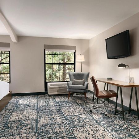 Four Points By Sheraton Raleigh Arena Экстерьер фото