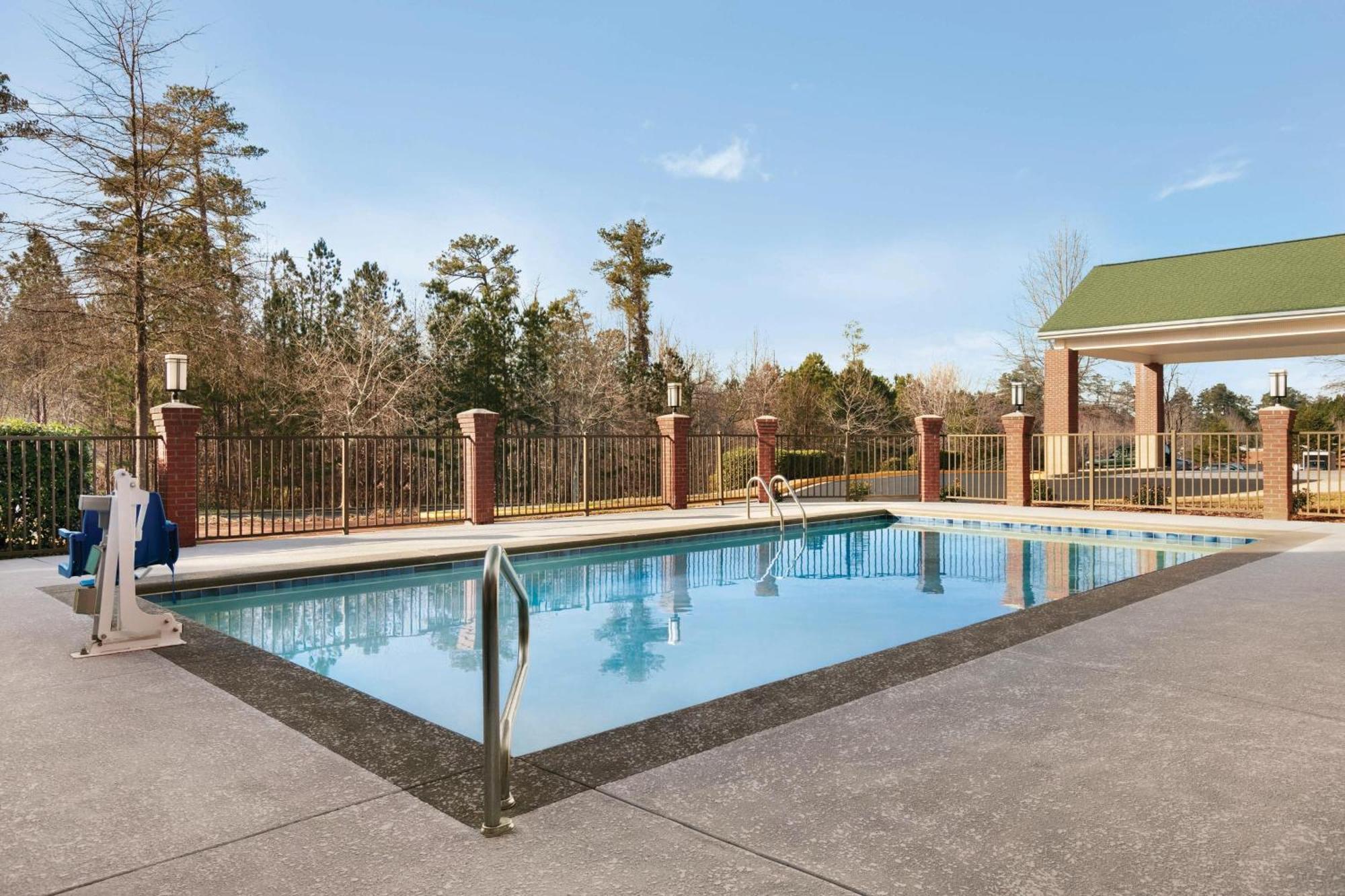 Four Points By Sheraton Raleigh Arena Экстерьер фото