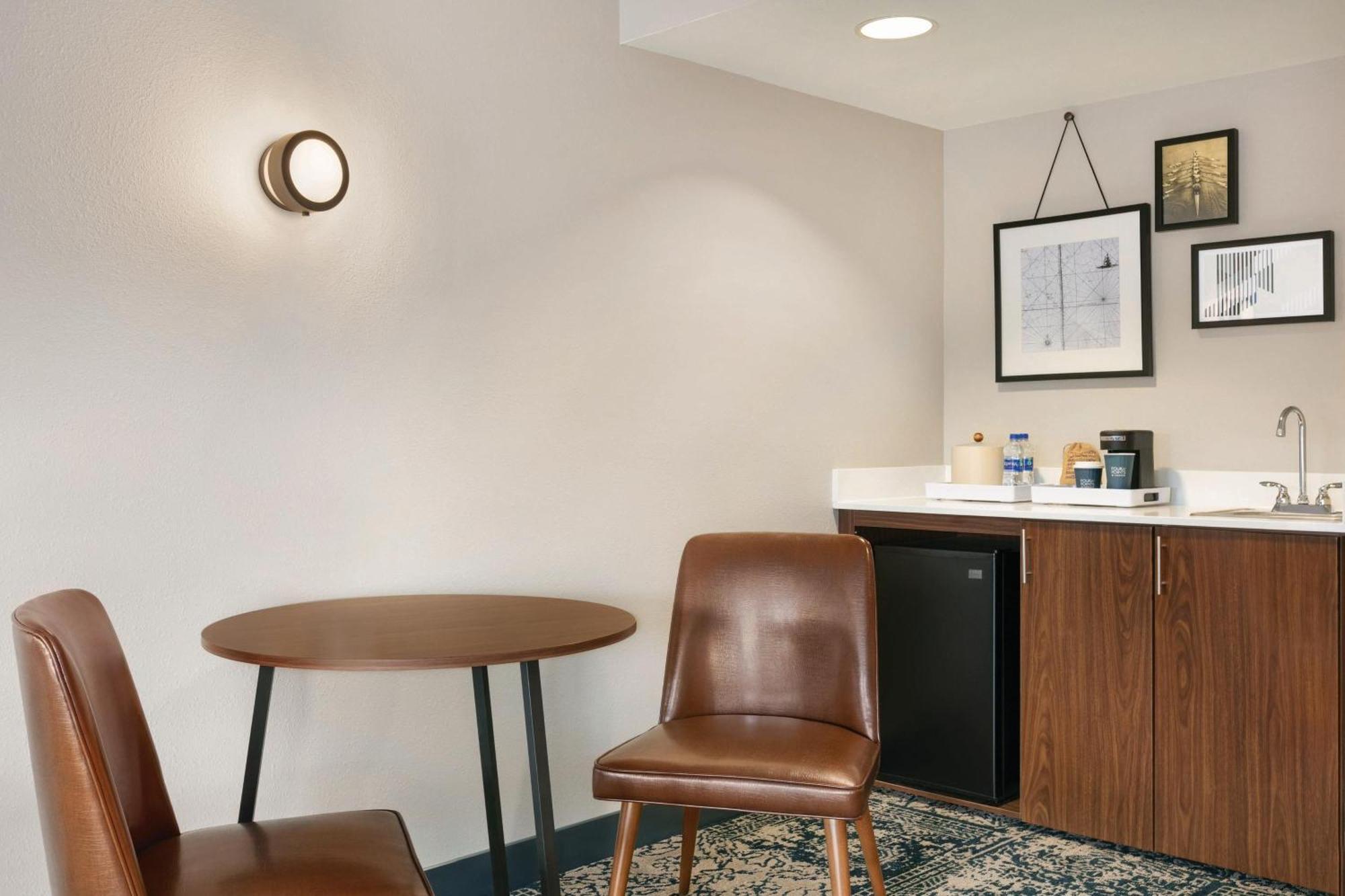 Four Points By Sheraton Raleigh Arena Экстерьер фото