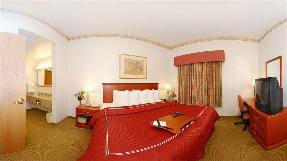 Four Points By Sheraton Raleigh Arena Экстерьер фото