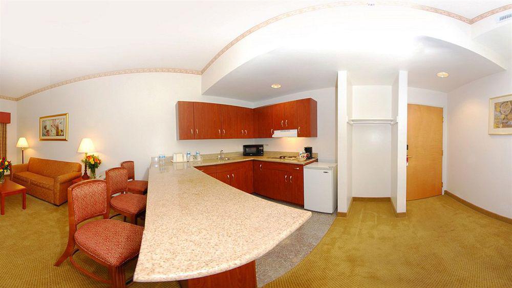 Four Points By Sheraton Raleigh Arena Экстерьер фото