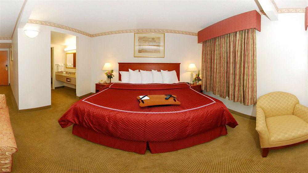 Four Points By Sheraton Raleigh Arena Экстерьер фото