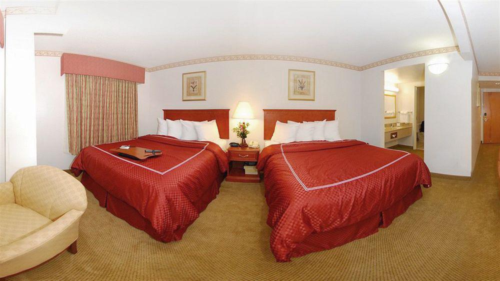 Four Points By Sheraton Raleigh Arena Экстерьер фото